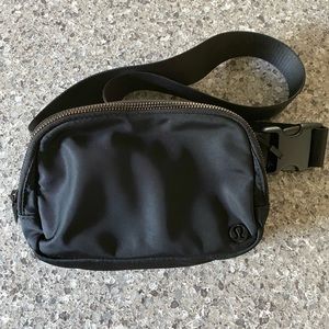 Lululemon Everywhere Belt Bag